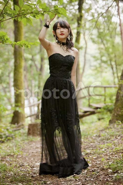 ウエディングドレスを着た女性　m030 20代,お姉さん,さわやかの写真素材