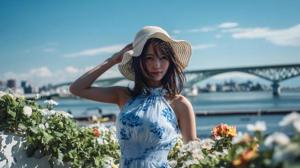 河原でストローハットとワンピースの女性 河原でストローハットとワンピースの女性の写真