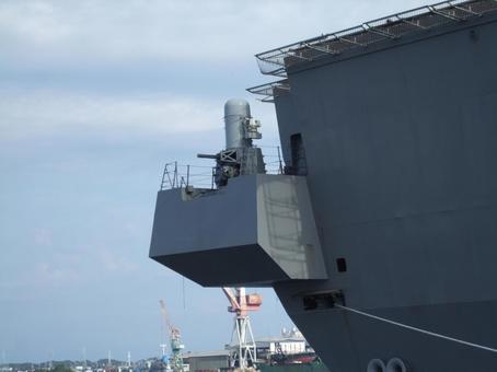護衛艦ひゅうがの兵器とキャットウォーク 護衛艦ひゅうがの兵器とキャットウォークの写真