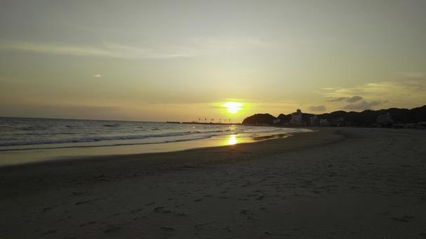 夕暮れのビーチ 夕暮れのビーチの写真