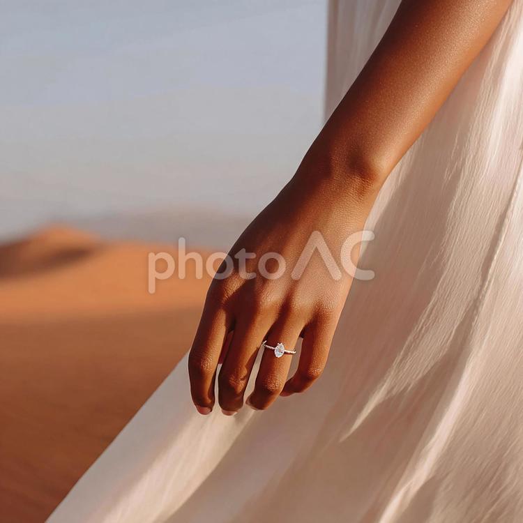 結婚の約束を象徴する美しい指輪 女性,手,指輪の写真素材