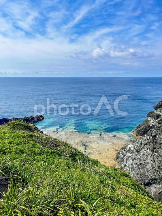 石垣島の美しい海と自然感あふれる岩や草地 海,岬,ダイナミックの写真素材