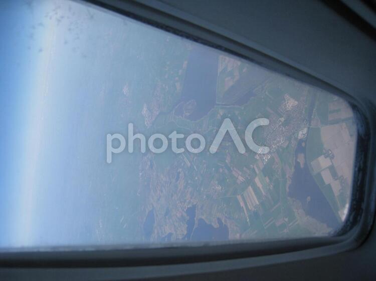 空の上から観えた景色 飛行機の窓より  飛行機,窓,景色の写真素材