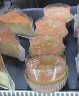 Basque cheesecake and white peach jelly dessert, JPG