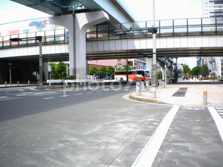 湾岸道路と商業施設（東京） 湾岸,東京,遊興施設の写真素材