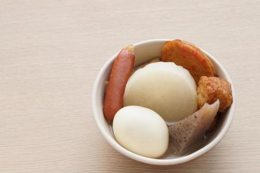 器に盛ったおでん　大根　こんにゃく　玉子 おでん,和食,鍋物の写真素材