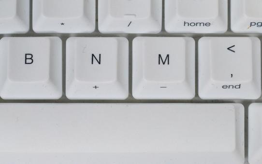 白いキーボードのクローズアップ 白いキーボードのクローズアップ キーボード,パソコン,タイピングの写真素材