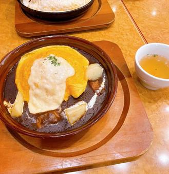 Demi-glace omelet rice Demi-glace omelet rice