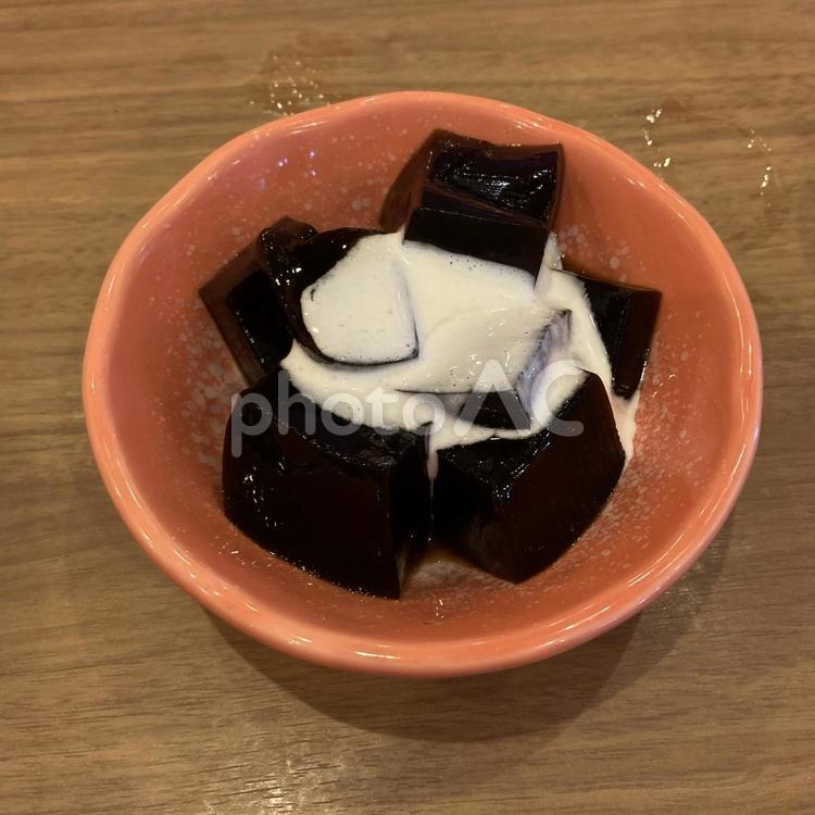 コーヒーゼリーに生クリームのせ コーヒーゼリー,生クリーム,ゼリーの写真素材
