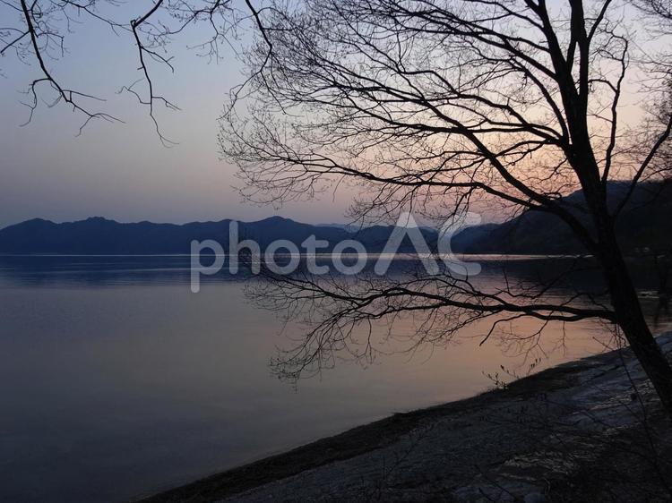田沢湖の夕景 田沢湖,夕景,夕暮れの写真素材