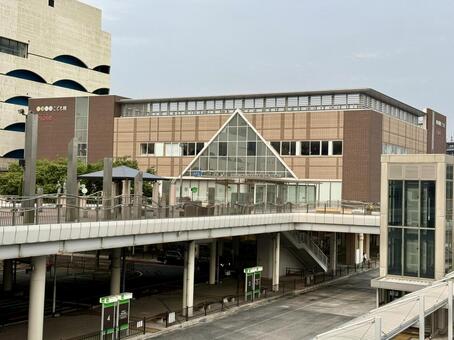 夏の早朝の下関駅周辺 駅ビル,シーモール,デパートの写真素材