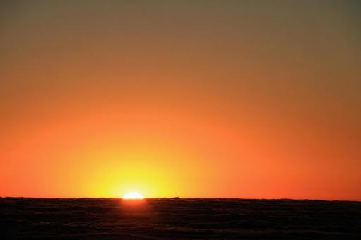 雲に沈む夕日 雲に沈む夕日の写真