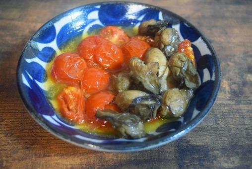 牡蠣とミニトマトのオイル漬け 牡蠣とミニトマトのオイル漬け 牡蠣,牡蠣のオイル漬け,牡蠣アヒージョの写真素材