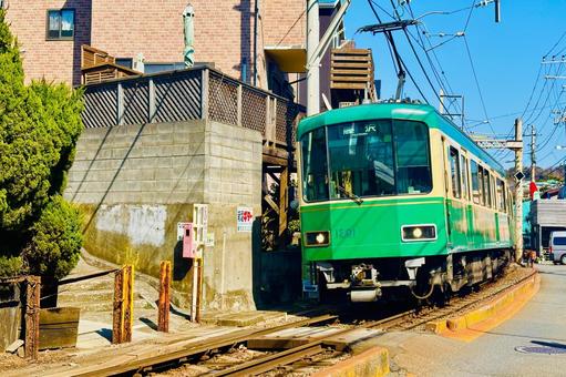 Enoshima Electric Railway running on the road, JPG