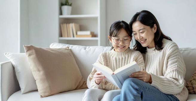 母と娘の読書時間 雑誌広告風 母と娘の読書時間 雑誌広告風の写真