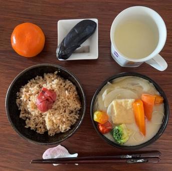 あきたこまち七分突き炊き込みご飯等の朝食 あきたこまち七分突き炊き込みご飯等の朝食 朝食,朝ご飯,あきたこまちの写真素材