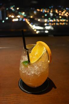 オレンジのカクテル オレンジのカクテル 夜景,カクテル,ドリンクの写真素材
