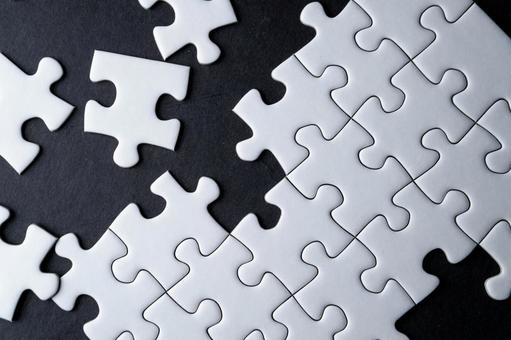 未完成の白いジグソーパズル パズル,ピース,ジグソーの写真素材