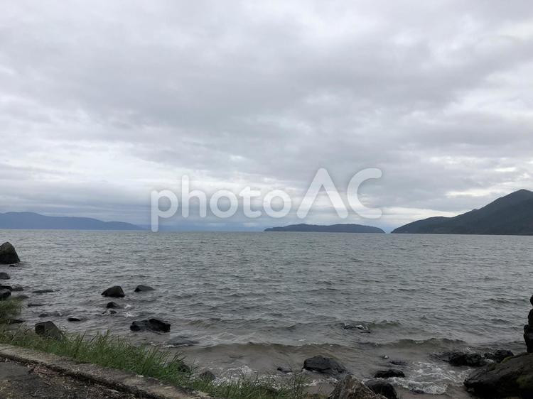 琵琶湖のほとり、藤ヶ崎龍神社の近くで 琵琶湖,湖,風景の写真素材