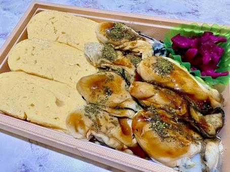 牡蠣めしと玉子焼きのお弁当(斜め構図) 牡蠣めしと玉子焼きのお弁当(斜め構図) 牡蠣めし,牡蠣,牡蠣弁当の写真素材