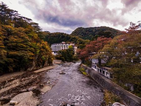 七ツ岩吊り橋の秋 七ツ岩吊り橋,箒川,紅葉の写真素材