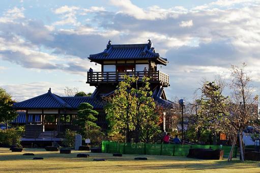 西日を浴びる池田城 西日を浴びる池田城 池田城,天守,展望台の写真素材