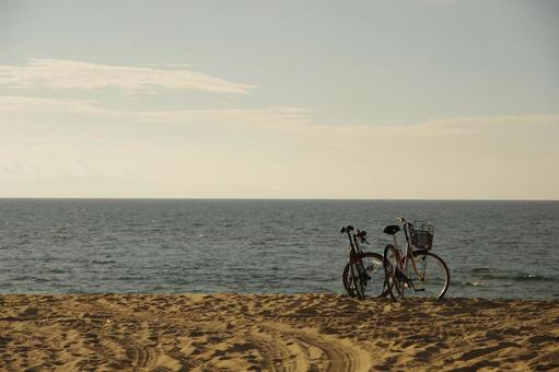 海岸と自転車 海岸と自転車の写真