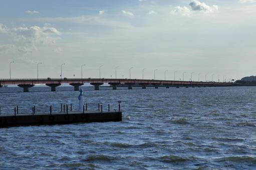 行方市とかすみがうら市を結ぶ霞ヶ浦大橋 行方市とかすみがうら市を結ぶ霞ヶ浦大橋の写真