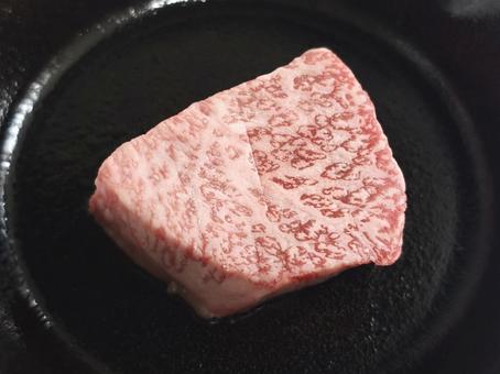 国産牛（トモサンカク） 焼肉,ステーキ,生肉の写真素材