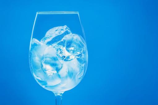 氷のグラス2 氷のグラス2 氷,冷たい,涼しげの写真素材
