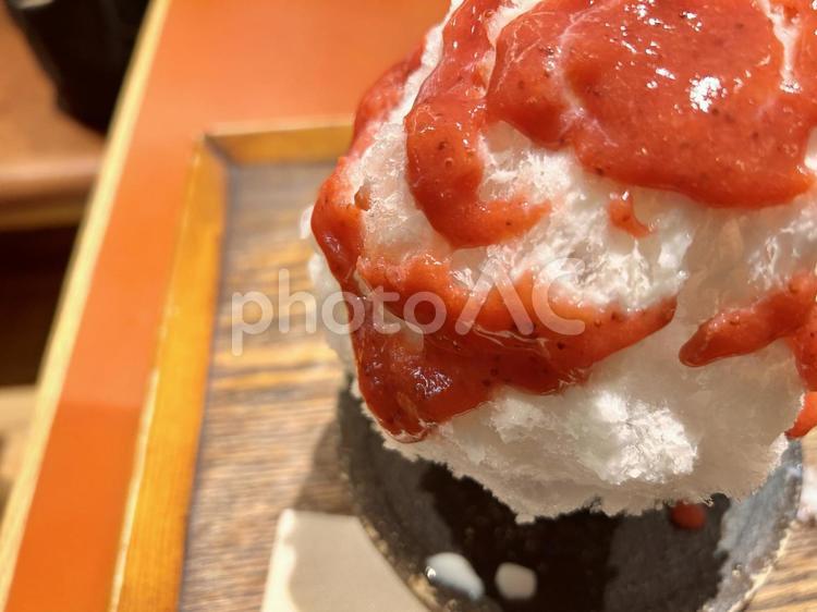 冷たい大きなかき氷 喫茶店,オシャレ,ライフスタイルの写真素材