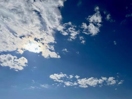 雲間から太陽 雲間から太陽の写真