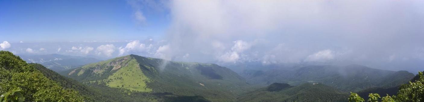 四阿山から見る根子岳 四阿山から見る根子岳の写真