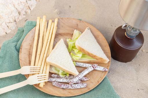 サンドイッチやサラミ フォーク,食事,食べ物の写真素材