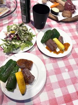 BBQ テーブル BBQ テーブル bbq,肉,焼き野菜の写真素材
