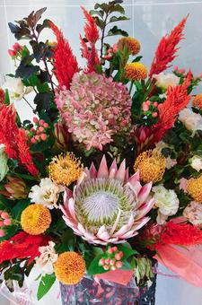 鮮やかなフラワーアレンジメントの写真