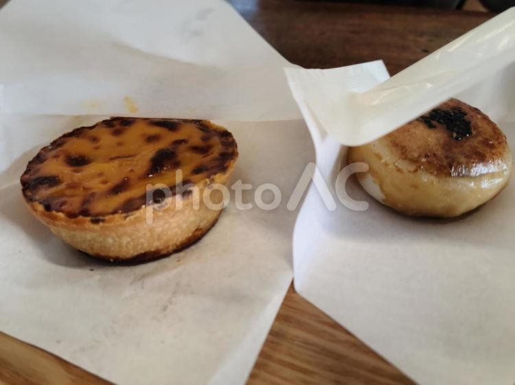 焼きたてのエッグタルトと大福 エッグタルト,大福,焼きたての写真素材