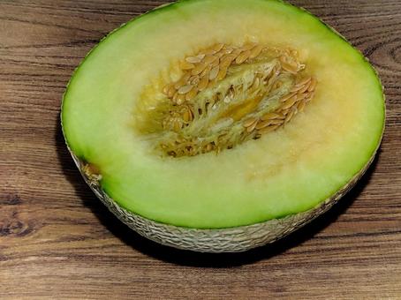 熟したメロンの食べ方は？ メロン,カットメロン,果物の写真素材