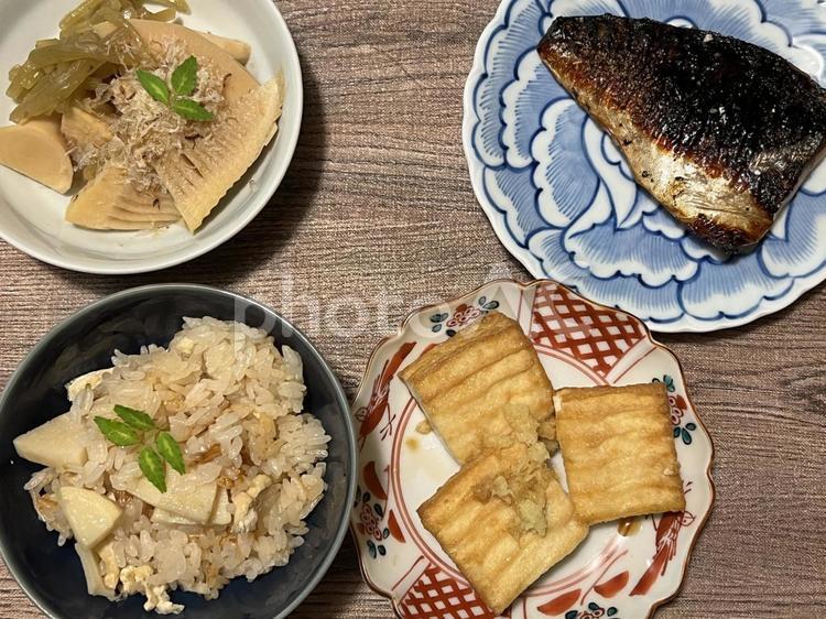 たけのこご飯と煮物と魚などの健康的な食事 たけのこご飯,たけのこ,鯖の写真素材