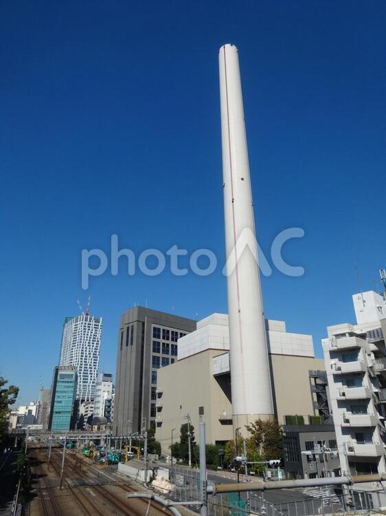 山手線の線路沿いにある渋谷清掃工場 渋谷清掃工場,渋谷区,渋谷の写真素材