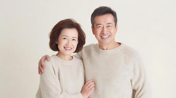 笑顔のシニアカップル 笑顔のシニアカップルの写真
