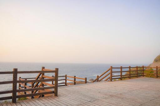 景色が綺麗な展望台 海,夕暮れ,夕日の写真素材