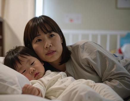 子どもを寝かしつける 子どもを寝かしつけるの写真