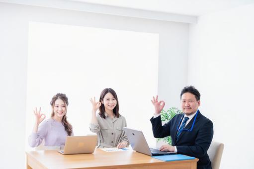 ライフスタイル ライフスタイル 向上,パソコン,勉強の写真素材
