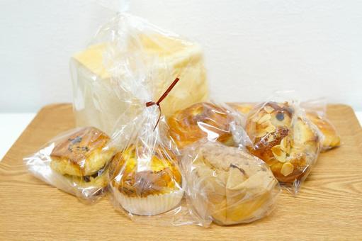 食パンと菓子パン 食パンと菓子パンの写真