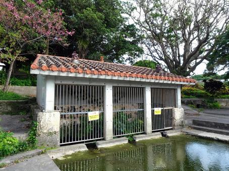 嘉手志川(かでしがー) 嘉手志川(かでしがー) 嘉手志川,沖縄県糸満市大里,ウフガーの写真素材