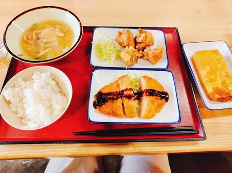 とんかつとからあげと卵焼き定食 定食,とんかつ,からあげの写真素材