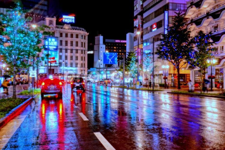 雨に濡れた難波の大通り 大阪,難波,都会の写真素材