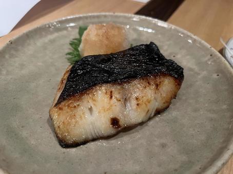 焼いた白身魚 焼いた白身魚の写真