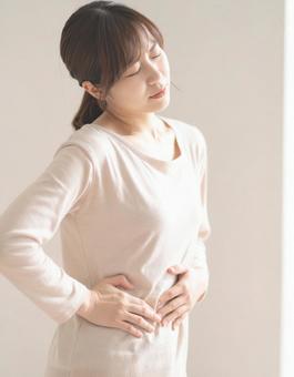 体調不良の女性 体調不良の女性の写真